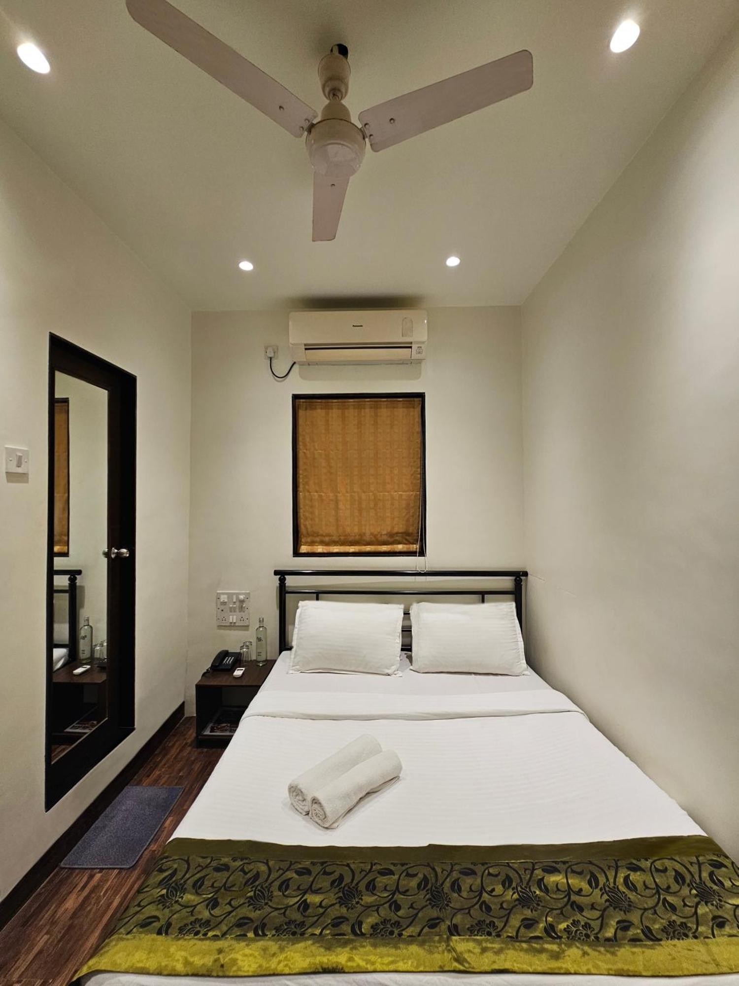 Hotel Kumkum Mumbai Exterior foto